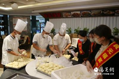 國慶送暖意 致敬勞動者——西安良元福宴餐飲公司及員工免費送餐近300份